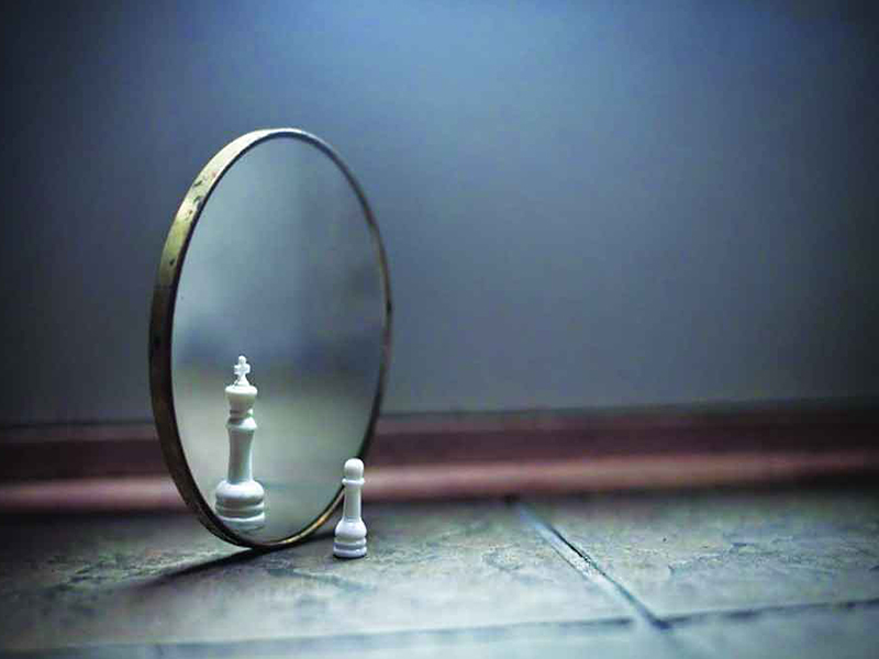 اعتماد به نفس پایین
